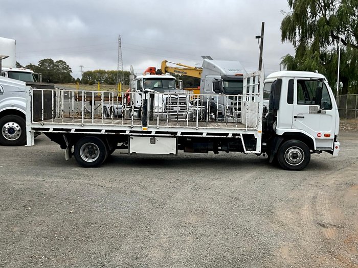 2010 UD Mk37a 10400 Gvm Tray Tailoader Rwc $26000 Inc Gst UD MKB37A WHITE