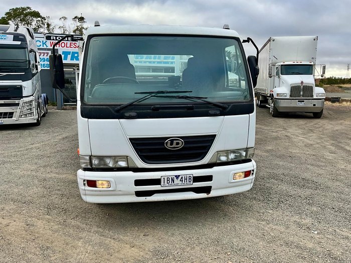 2010 UD Mk37a 10400 Gvm Tray Tailoader Rwc $26000 Inc Gst UD MKB37A WHITE