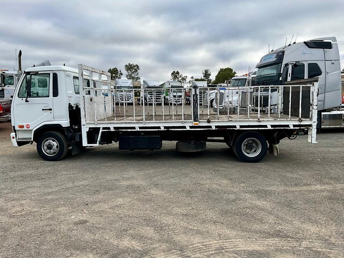 2010 UD Mk37a 10400 Gvm Tray Tailoader Rwc $26000 Inc Gst UD MKB37A WHITE