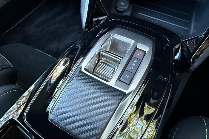 2024 Peugeot 2008 GT Hybrid