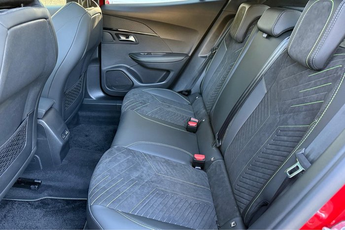 2024 Peugeot 2008 GT Hybrid