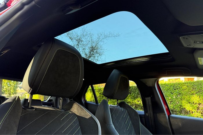 2024 Peugeot 2008 GT Hybrid