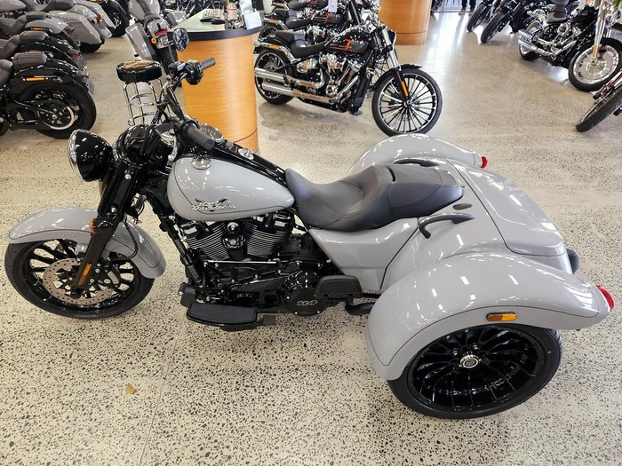 2025 Harley-Davidson Freewheeler 114 (FLRT) Freewheeler Grey