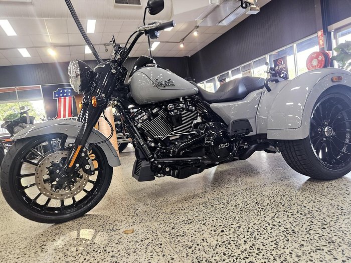 2025 Harley-Davidson Freewheeler 114 (FLRT) Freewheeler Grey