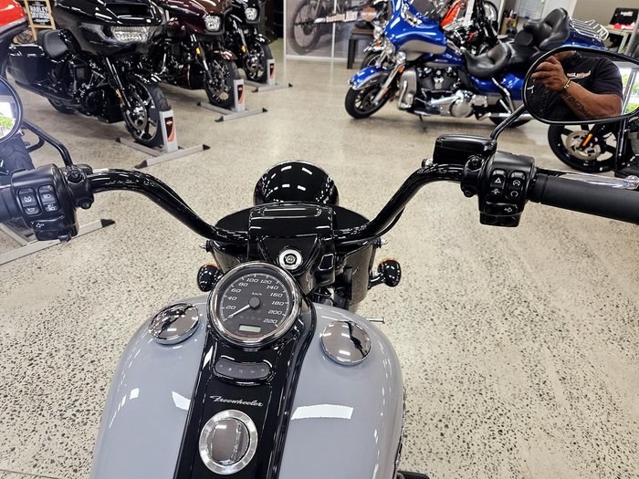 2025 Harley-Davidson Freewheeler 114 (FLRT) Freewheeler Grey