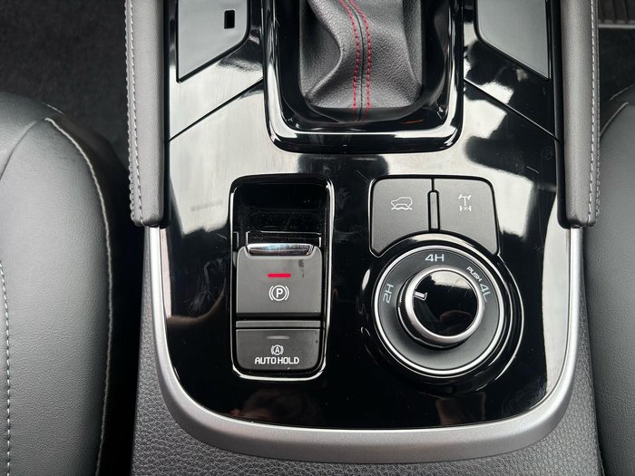 2025 Isuzu MU-X X-TERRAIN