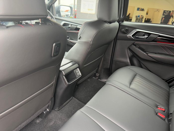 2025 Isuzu MU-X X-TERRAIN