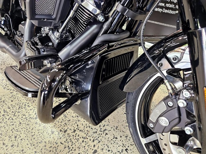 2025 Harley-Davidson Street Glide 117 (FLHX) Touring Black
