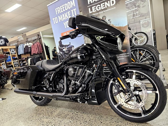 2025 Harley-Davidson Street Glide 117 (FLHX) Touring Black