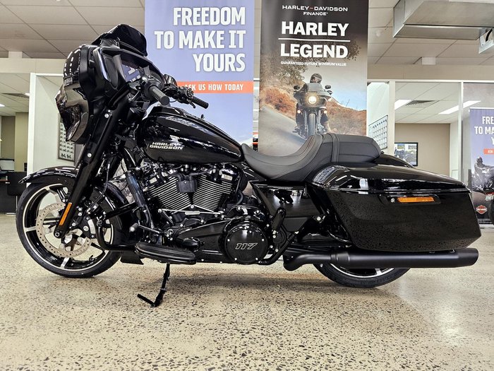 2025 Harley-Davidson Street Glide 117 (FLHX) Touring Black