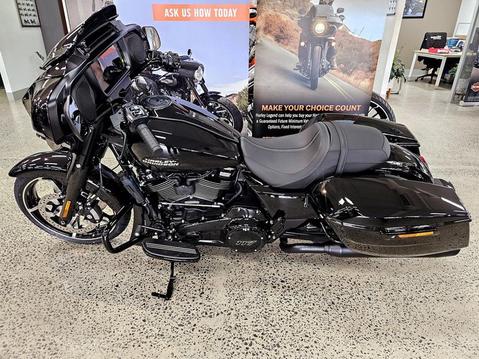 2025 Harley-Davidson Street Glide 117 (FLHX) Touring Black