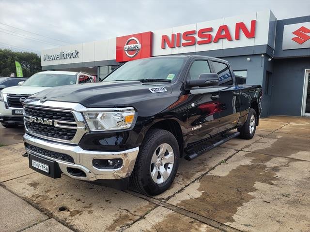 2024 RAM BIG HORN 1500 1500 Big Horn Crew Cab MY24 (6'4 Tub) Hydro Blue Pearl and Delmonico Red Pearl only Diamond Black