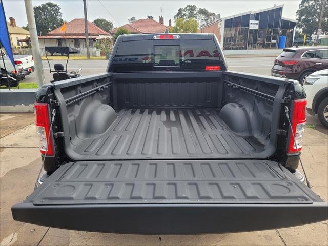 2024 RAM BIG HORN 1500 1500 Big Horn Crew Cab MY24 (6'4 Tub) Hydro Blue Pearl and Delmonico Red Pearl only Diamond Black