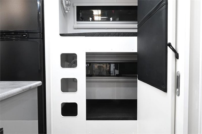 2025 VICTORY CARAVANS Trophy 22 Family