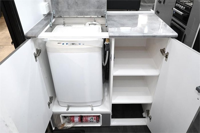 2025 VICTORY CARAVANS Trophy 22 Family