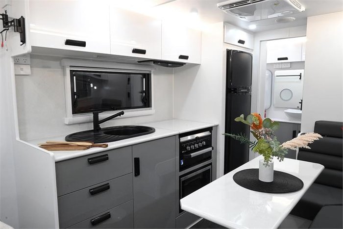 2025 VICTORY CARAVANS Trophy 18'6