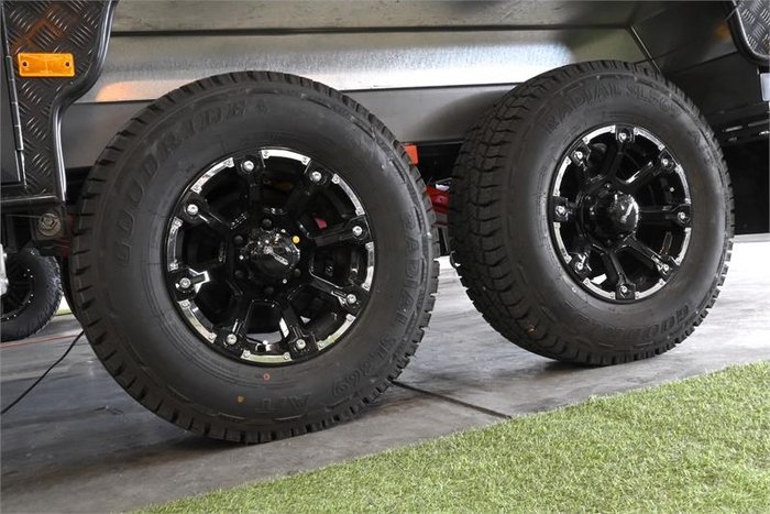 2025 VICTORY CARAVANS Trophy 18'6