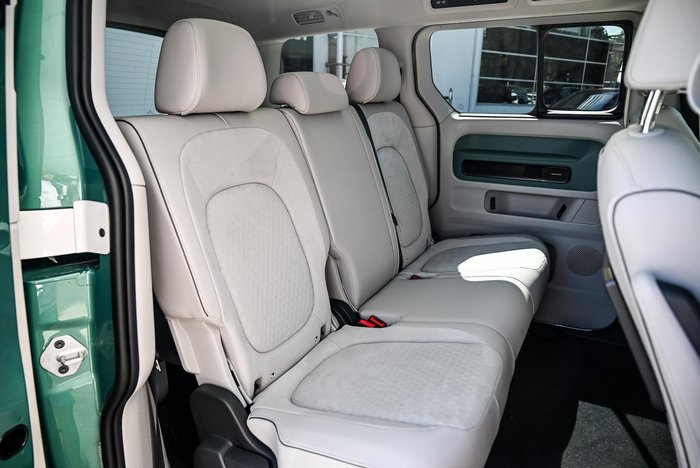 2025 Volkswagen ID. Buzz Pro BEV560