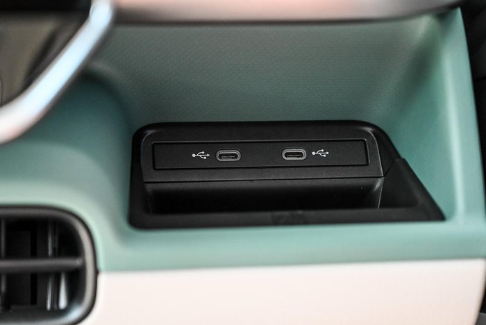 2025 Volkswagen ID. Buzz Pro BEV560