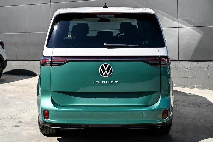 2025 Volkswagen ID. Buzz Pro BEV560