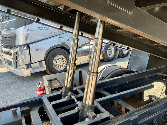 2000 IZUZU Frr500a 175 Siteck Tilt Tray Read Full Spec $45000+Gst IZUZU FRR 500 175 SITECK WHITE