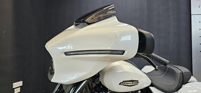 2025 Harley-Davidson Street Glide 117 (FLHX) Touring White