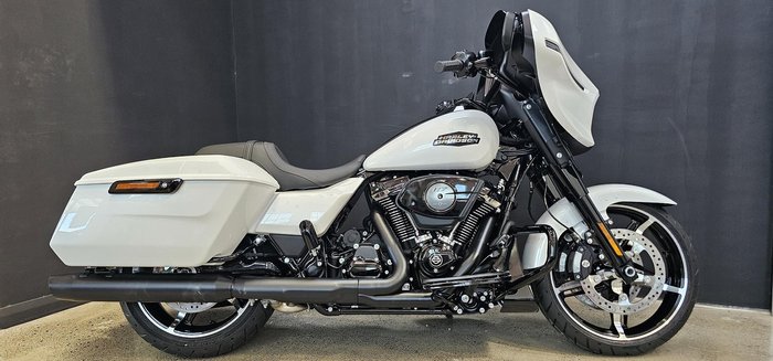 2025 Harley-Davidson Street Glide 117 (FLHX) Touring White
