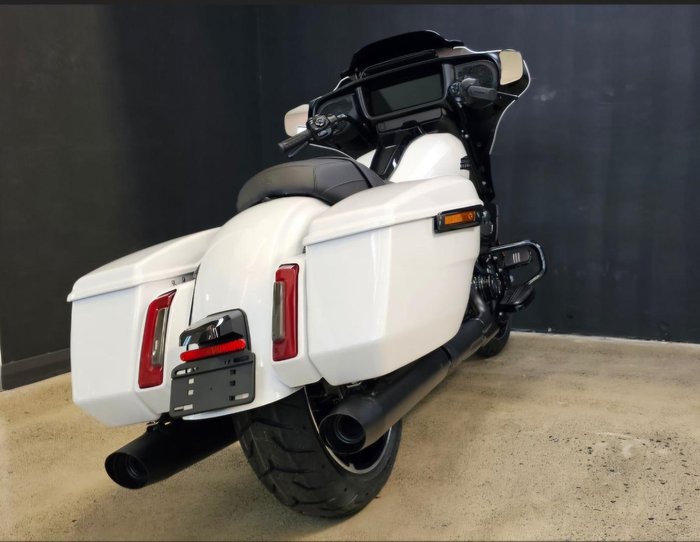 2025 Harley-Davidson Street Glide 117 (FLHX) Touring White