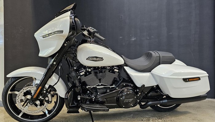 2025 Harley-Davidson Street Glide 117 (FLHX) Touring White