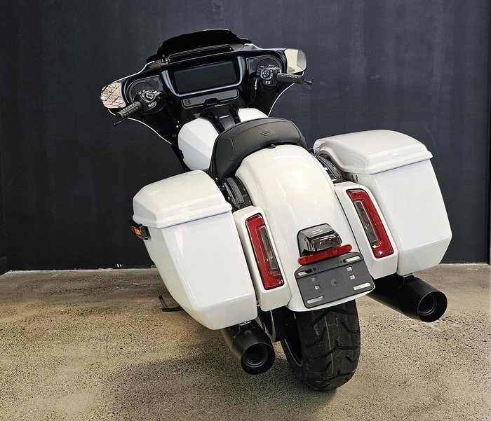 2025 Harley-Davidson Street Glide 117 (FLHX) Touring White