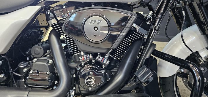 2025 Harley-Davidson Street Glide 117 (FLHX) Touring White