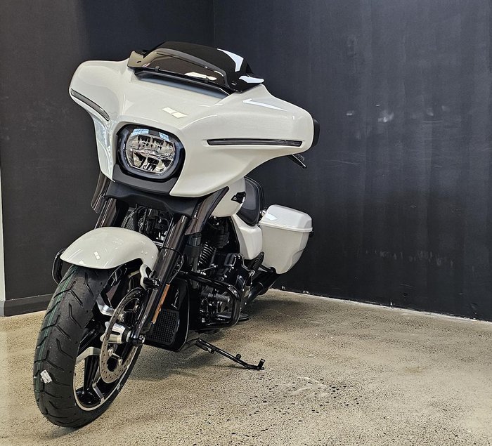 2025 Harley-Davidson Street Glide 117 (FLHX) Touring White