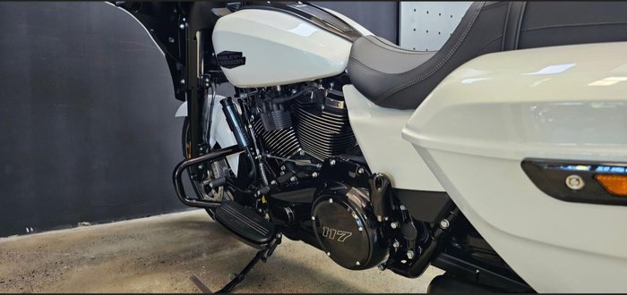 2025 Harley-Davidson Street Glide 117 (FLHX) Touring White