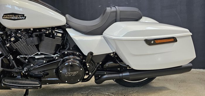 2025 Harley-Davidson Street Glide 117 (FLHX) Touring White
