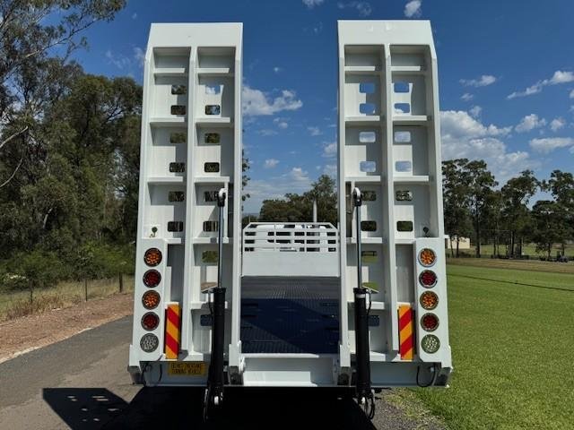 2010 Iveco ACCO 2350F, new 7.2m Beavertail body, Allison auto