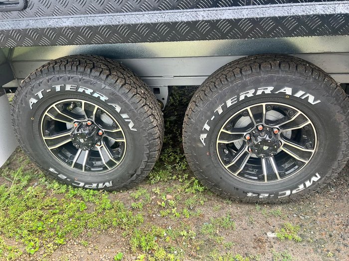 2025 JB Caravans Dirt Roader 18'6 Front Door Cafe