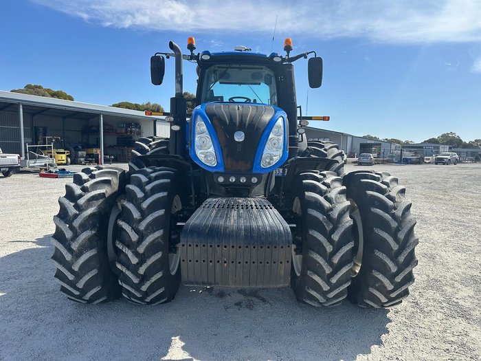 2020 New Holland T8.435