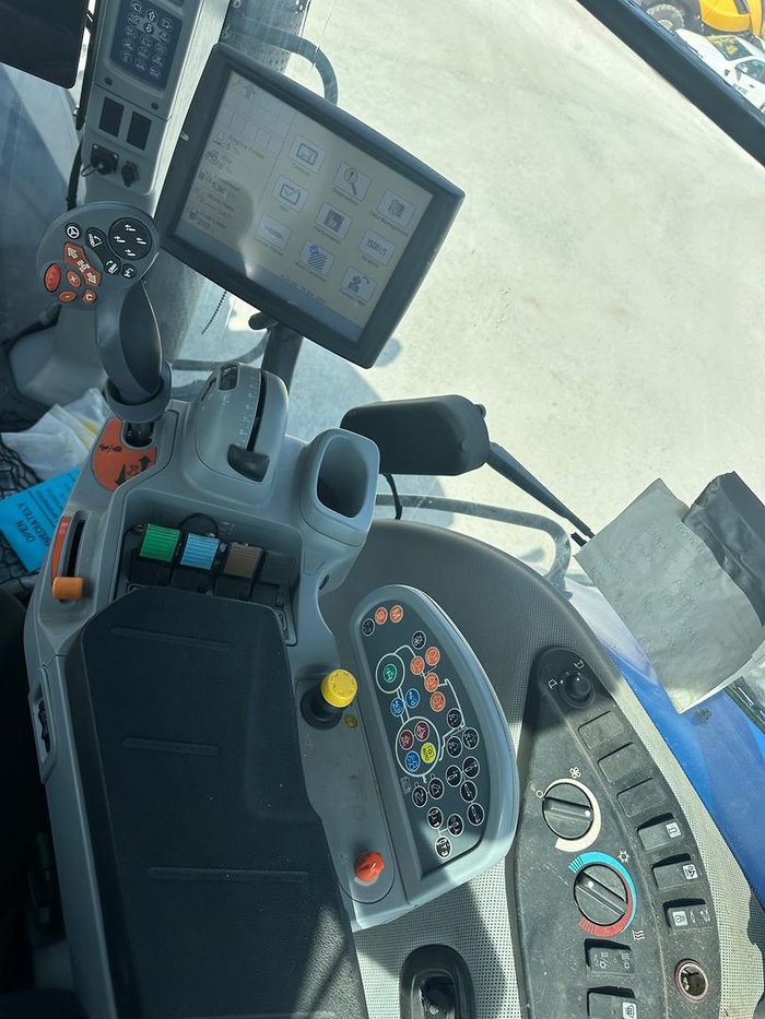 2020 New Holland T8.435