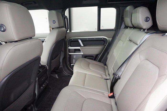 2023 Land Rover Defender 110 P400 X-Dynamic SE