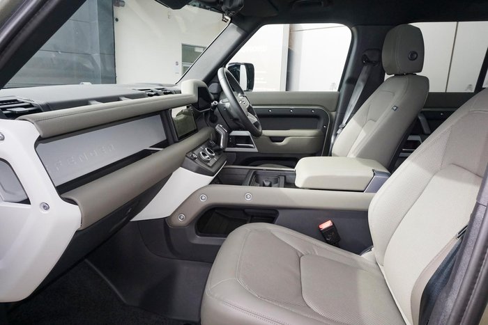 2023 Land Rover Defender 110 P400 X-Dynamic SE