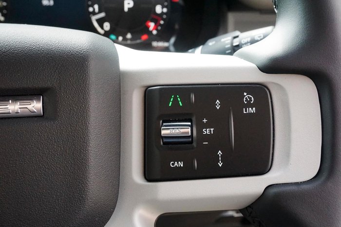 2023 Land Rover Defender 110 P400 X-Dynamic SE
