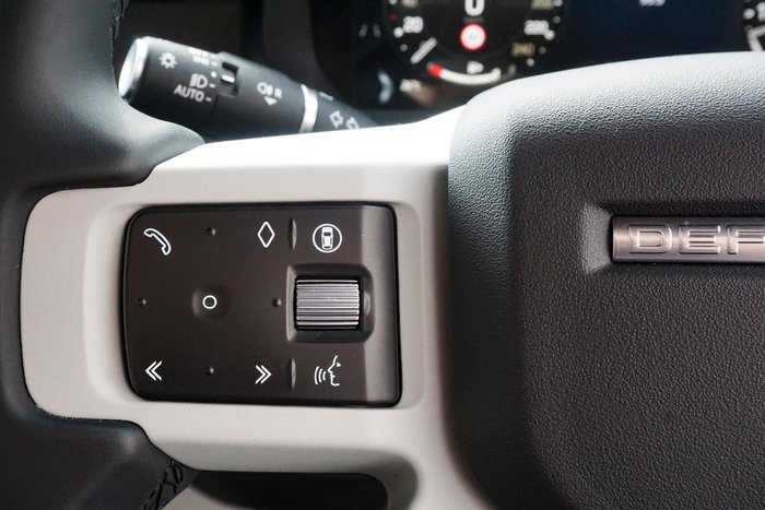 2023 Land Rover Defender 110 P400 X-Dynamic SE