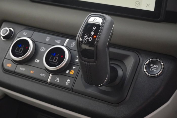 2023 Land Rover Defender 110 P400 X-Dynamic SE