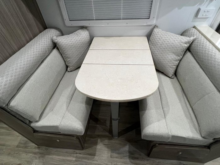 2025 Avan Aspire 555 Pop Top