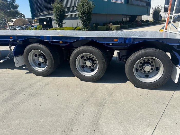 2025 CIMC 45' Drop Deck With Single Ramps