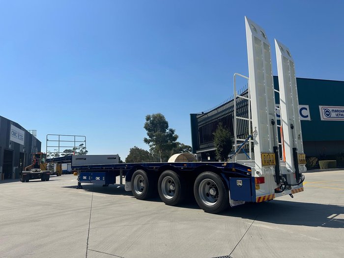 2025 CIMC 45' Drop Deck With Single Ramps