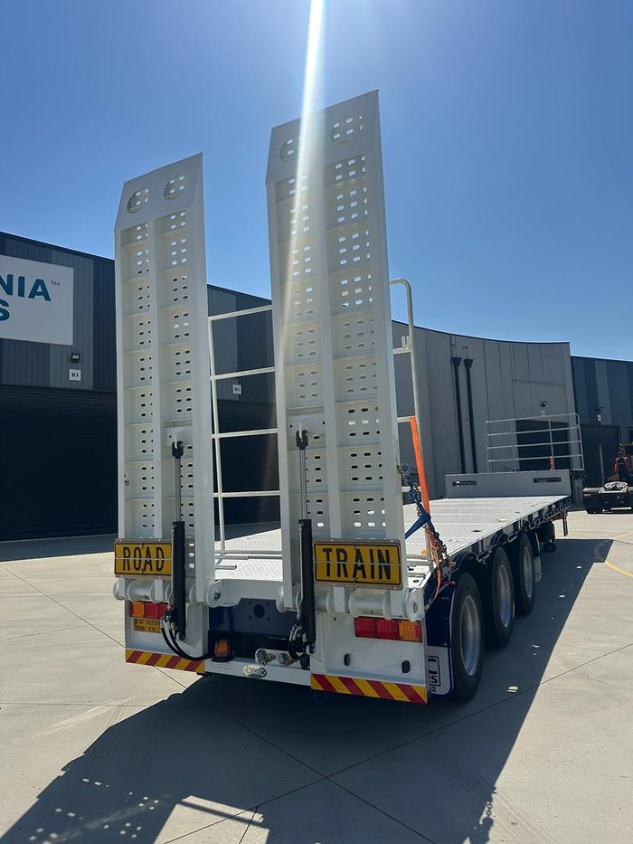 2025 CIMC 45' Drop Deck With Single Ramps