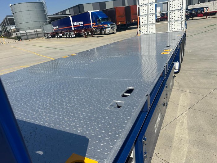 2025 CIMC 45' Drop Deck With Single Ramps