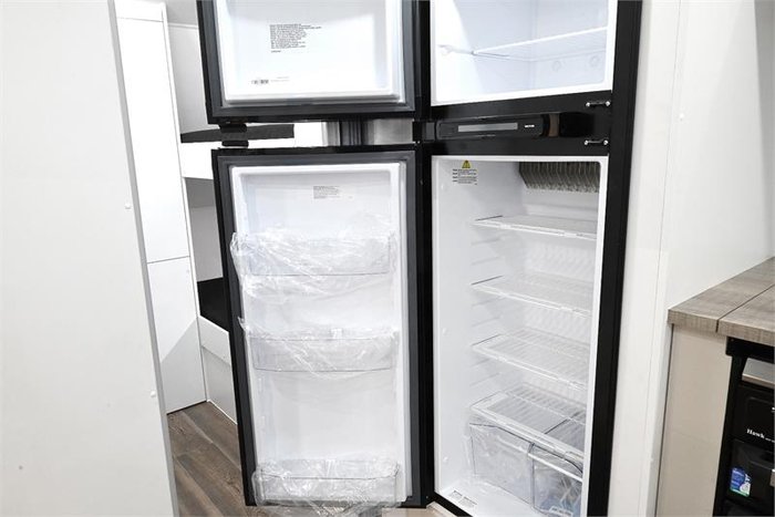 2025 VICTORY CARAVANS Trophy 21'6 bunk