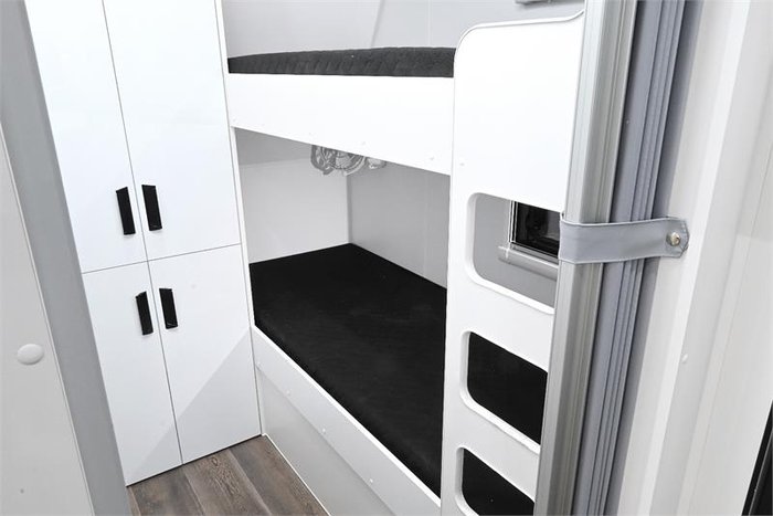 2025 VICTORY CARAVANS Trophy 21'6 bunk